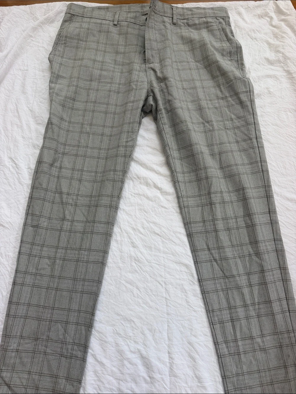 Zara Men's Light Gray Plaid Dress Pants